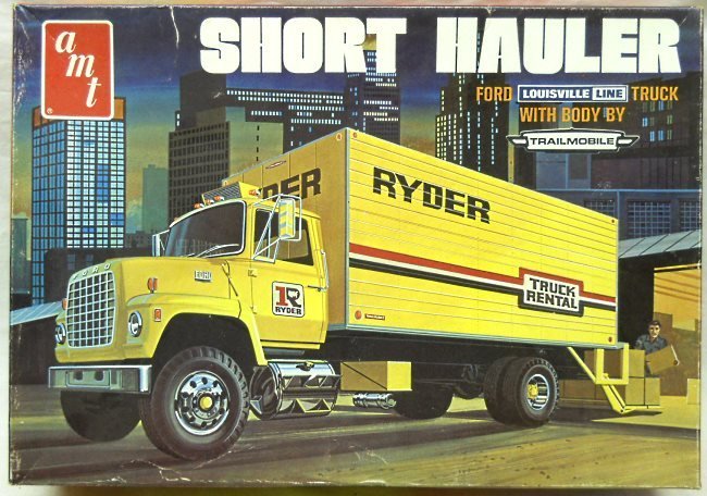 AMT 1/25 Ford Louisville Line Truck 'Short Hauler' with Body by Trailmobile, T515 plastic model kit